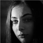 Diplomata socio-sanitario da lezioni di matematica nella scuola primaria